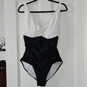 EoMenie Black And White One Piece Bathingsuit Size XL